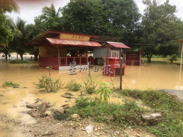 供FB／长命雨导致河水涨，马口通往淡边路被淹没