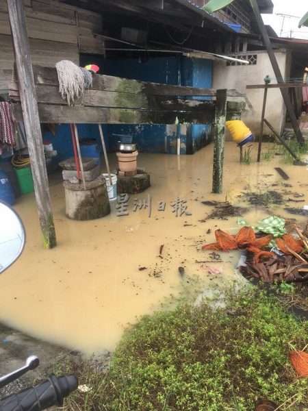 供FB／长命雨导致河水涨，马口通往淡边路被淹没