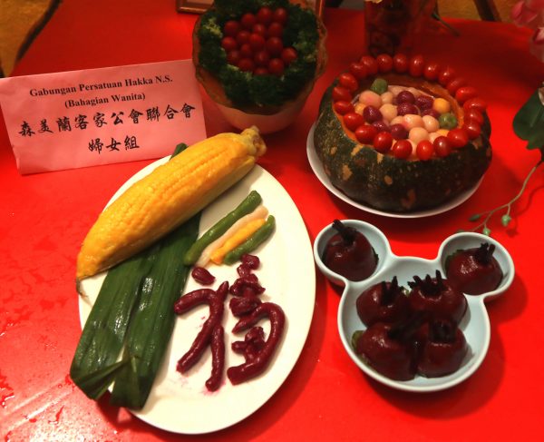 供FB／陈丽群申请50万拨款建高架型遮棚，让文化街商民不再为雨天困扰