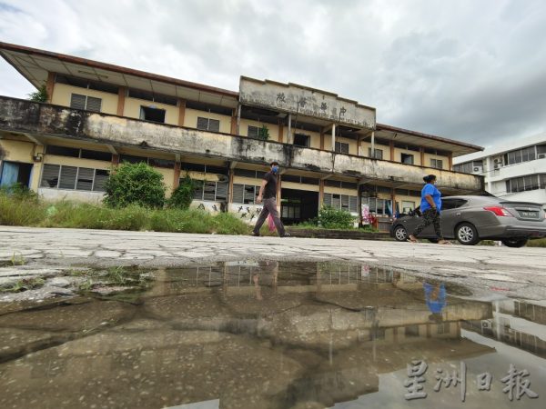 供fb：波市议会耗20万提升芦骨巴刹，遭讽“20万做出奇葩设计！”