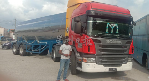 供fb:涉滥用紧急车道,5车主主动自首,其中2人为地方执法官员