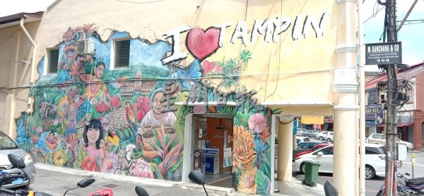 供fb:淡边绘制16幅大型壁画,成为民众游客打卡景点