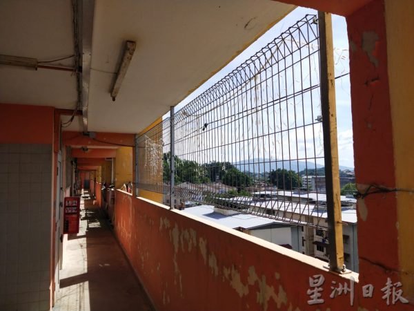 供fb:谎称找朋友要求打开电子门,华妇跳楼轻生,14楼再添亡魂