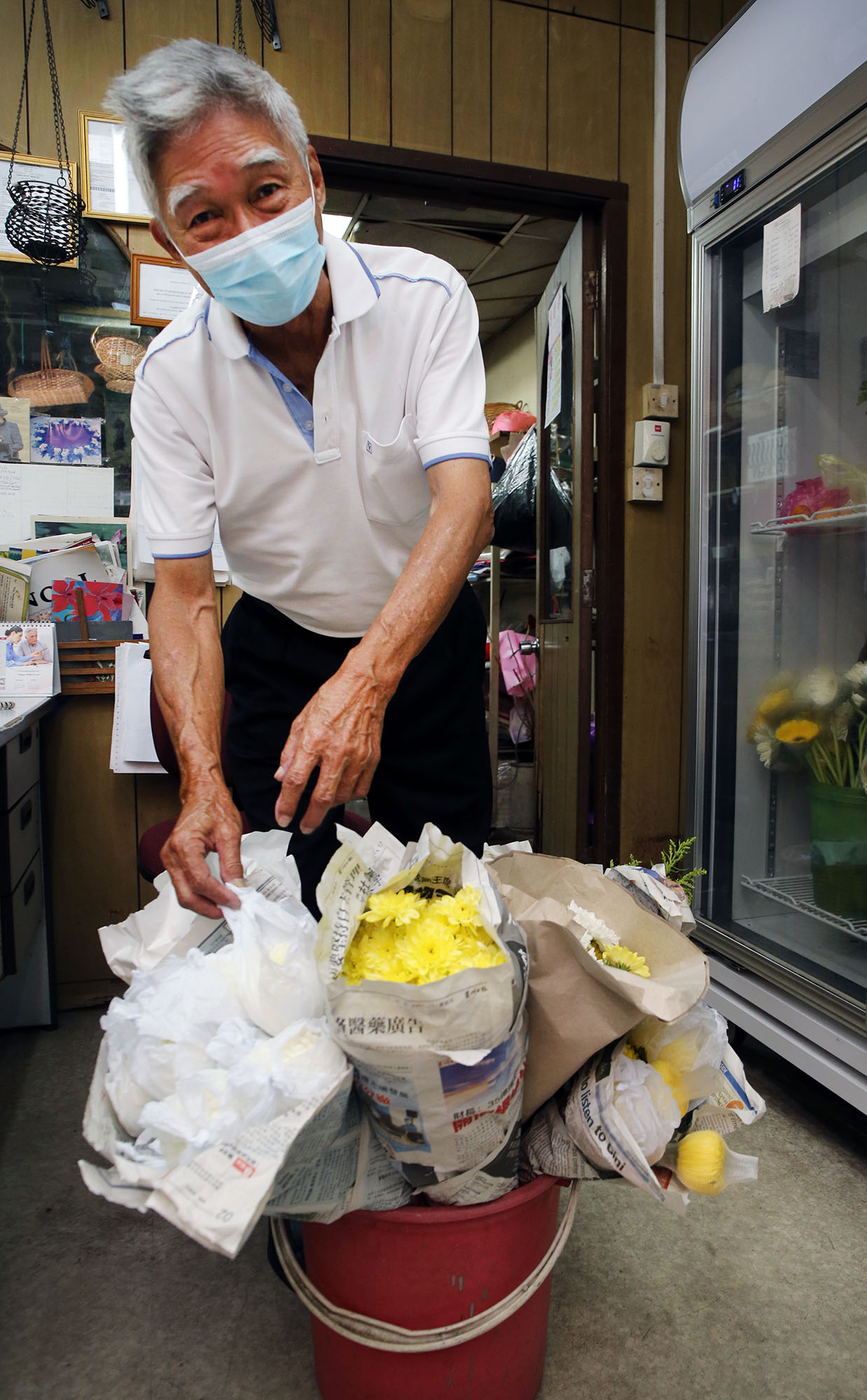 全国版/天气多雨外劳不足花农转行 金马仑鲜花缺货