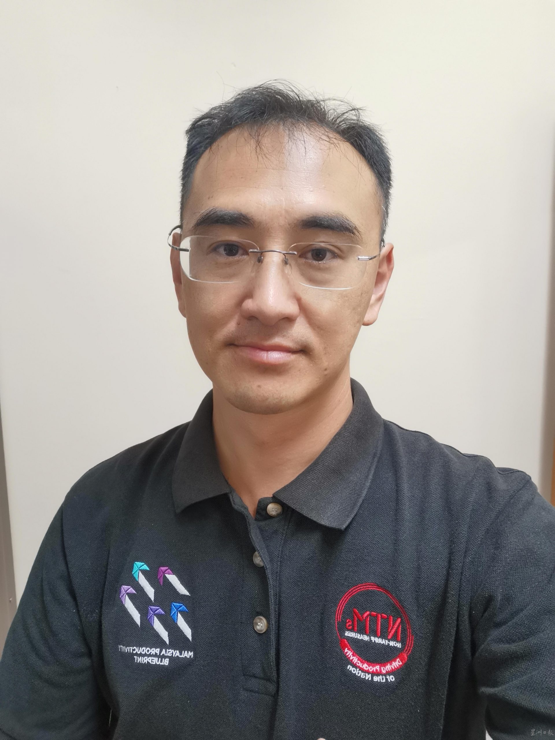 全国版/天气多雨外劳不足花农转行 金马仑鲜花缺货