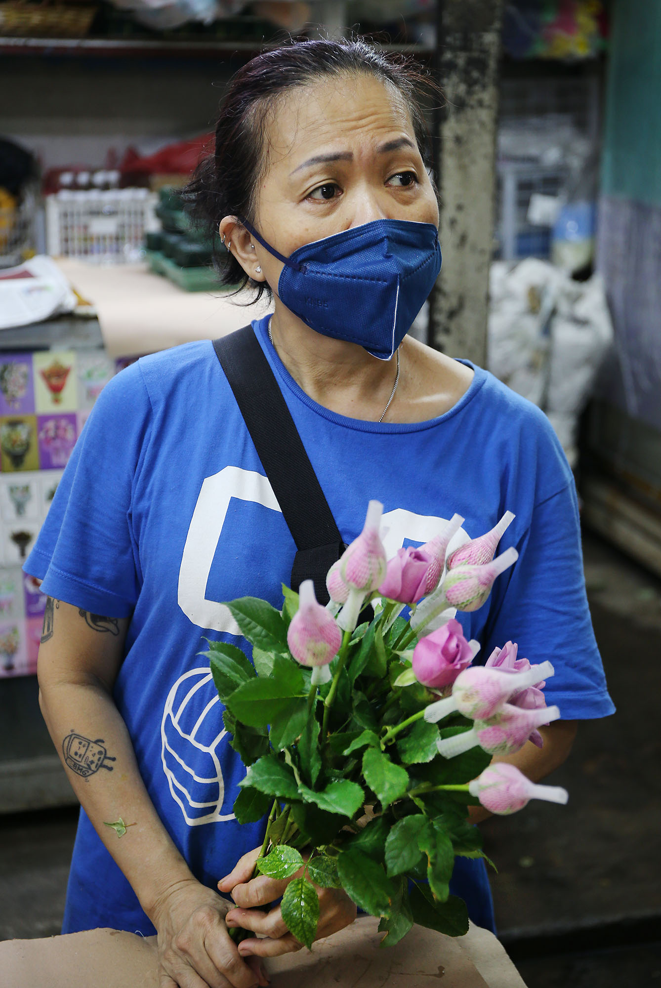 全国版/天气多雨外劳不足花农转行 金马仑鲜花缺货