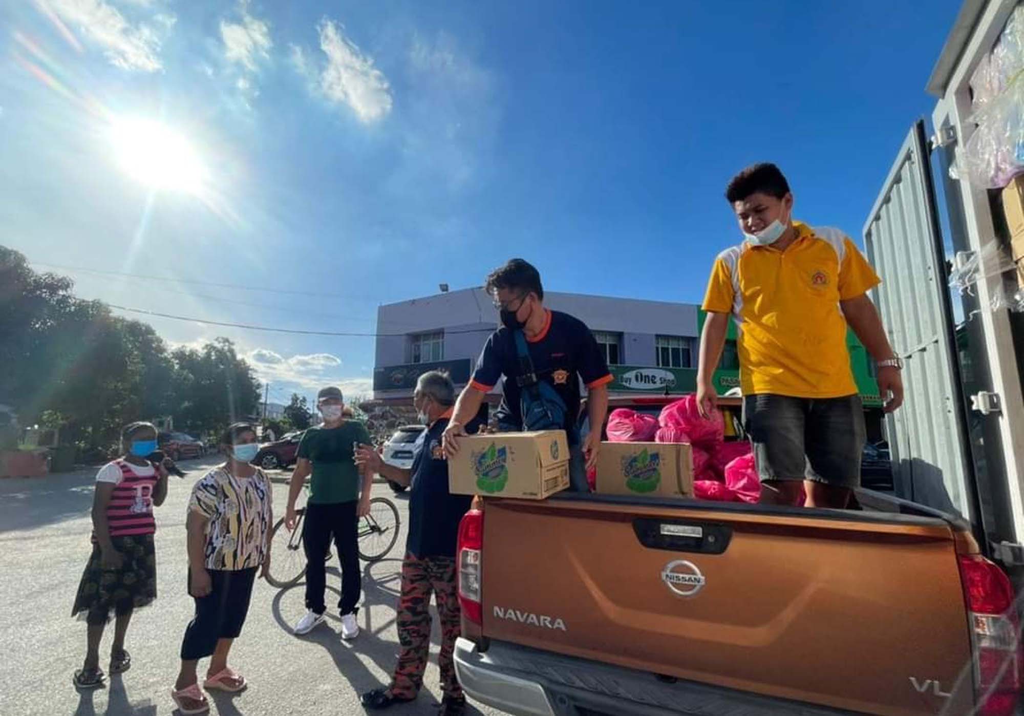 全国版/暖势力/主文∕曼绒治安自救会 班台志愿消防队联合跨州救灾