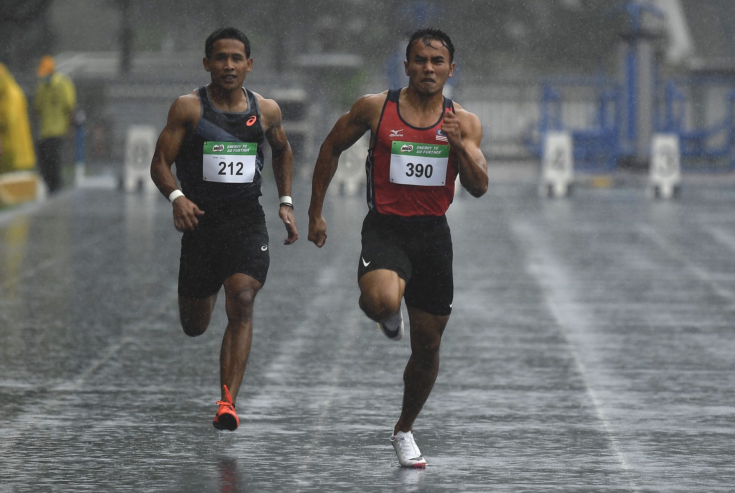 全国田径锦标赛  祖菲卡尔膺男飞人