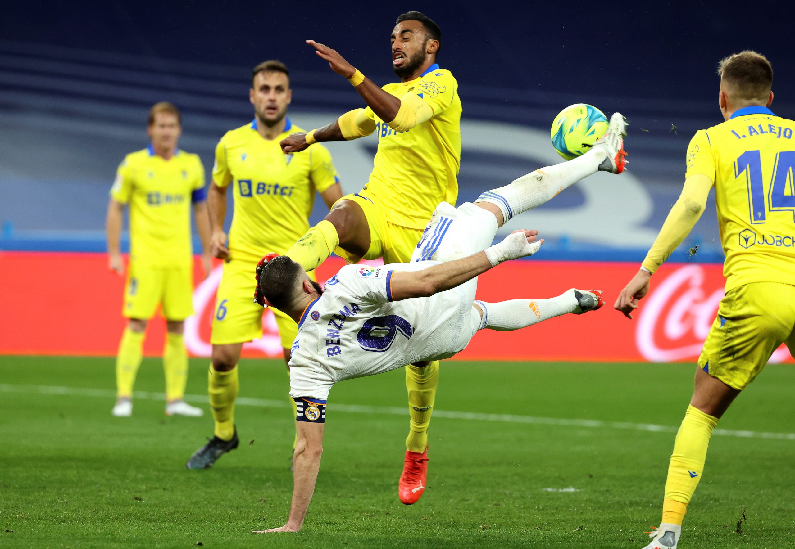 冠病袭击下遭加迪斯逼和  皇马10连胜势头终结