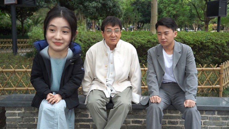 刘浩存变成龙新宠   被轰摆款扮巨星