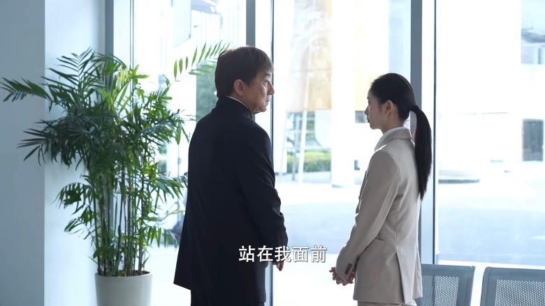 刘浩存变成龙新宠   被轰摆款扮巨星