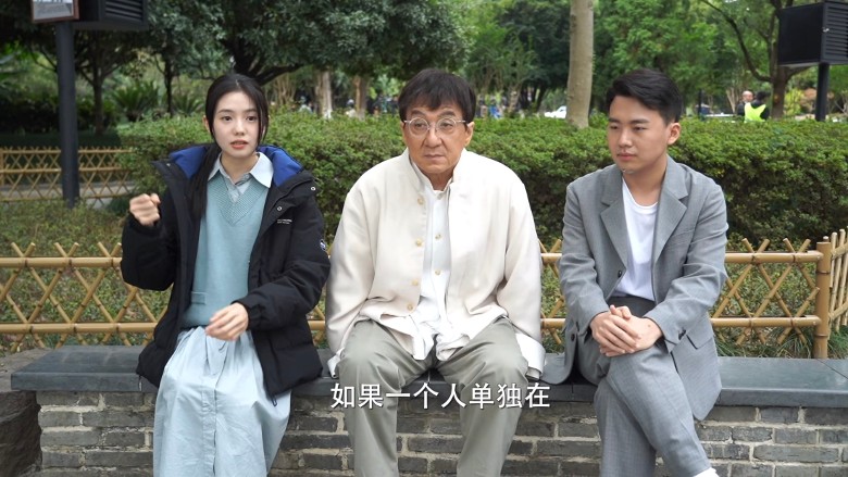 刘浩存变成龙新宠   被轰摆款扮巨星