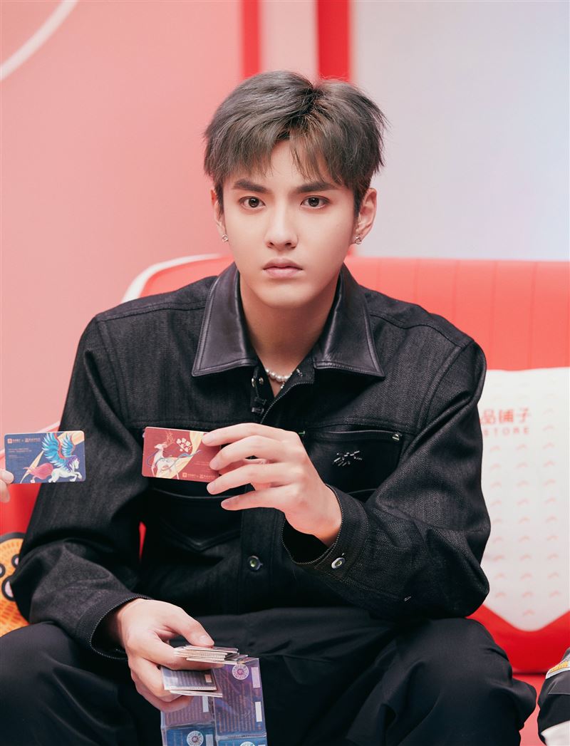 吴亦凡入狱仍登热搜榜第1 表哥欠税金额曝光网傻眼