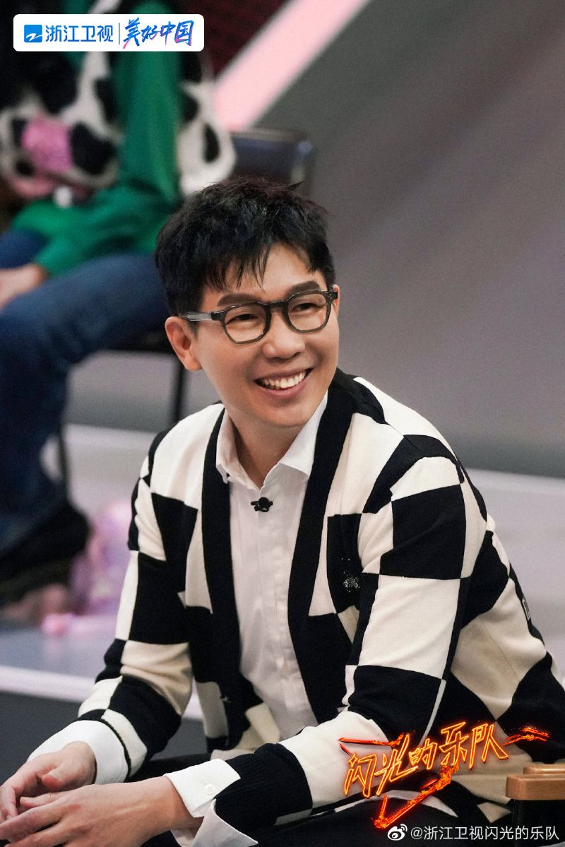  品冠参加中国综艺　​儿子打call唱《门没锁》爆红 