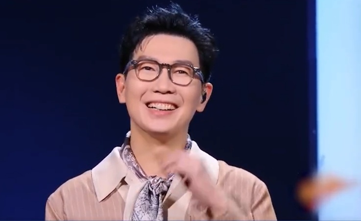  品冠参加中国综艺　​儿子打call唱《门没锁》爆红 