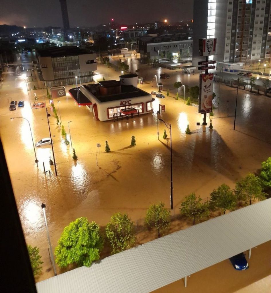 图辑/巴生世纪大水灾来得太突然 居民纷纷措手不及