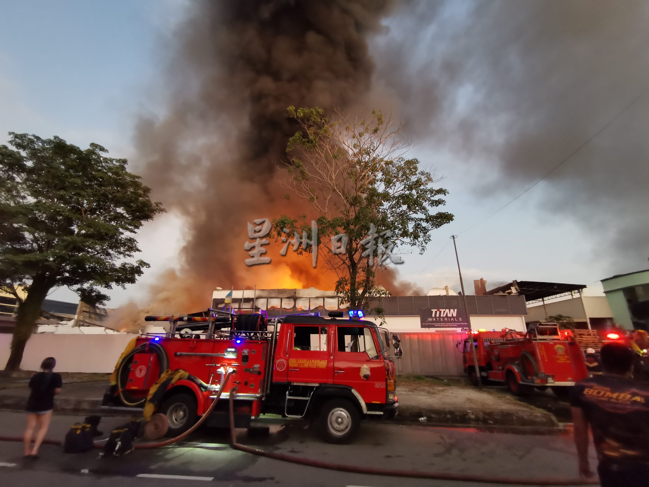 (大北马)塑料回收厂大火