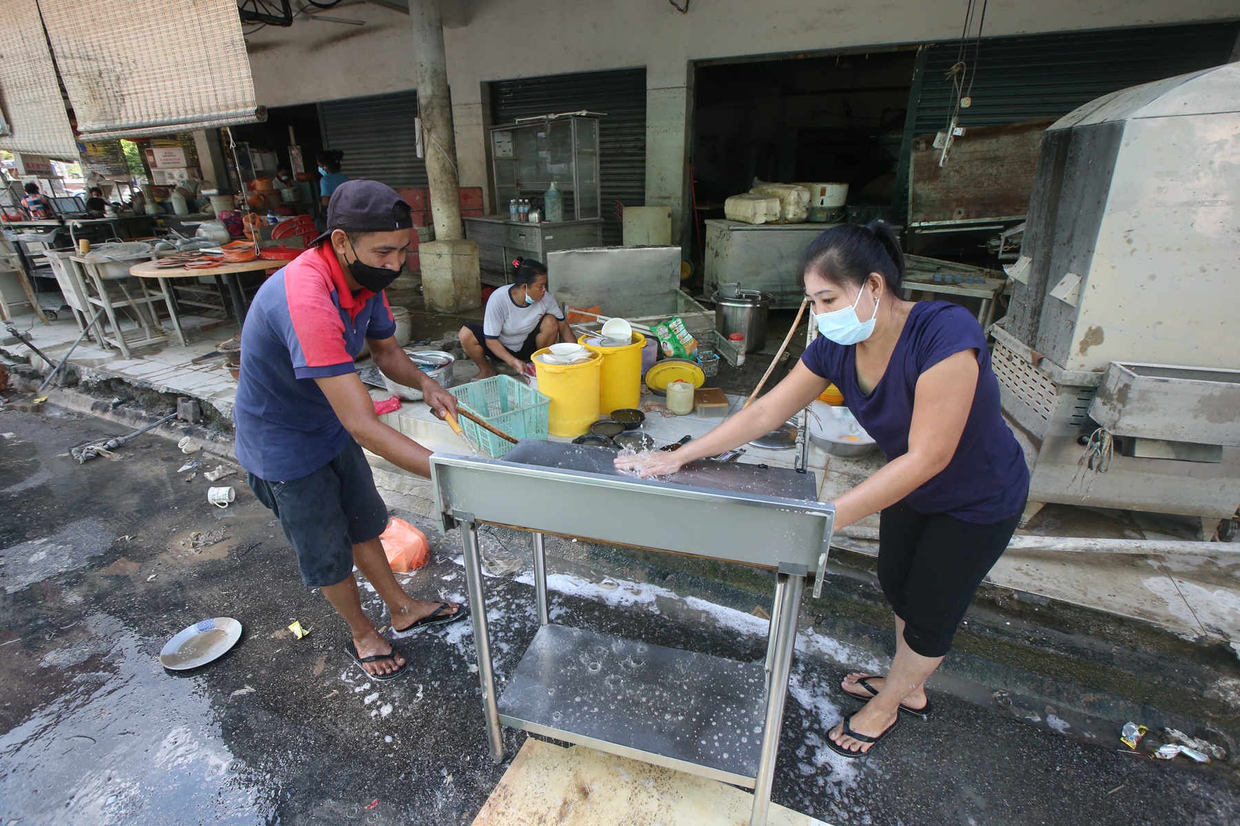 大都会-住家及谋取生计的档口双双遭遇水灾