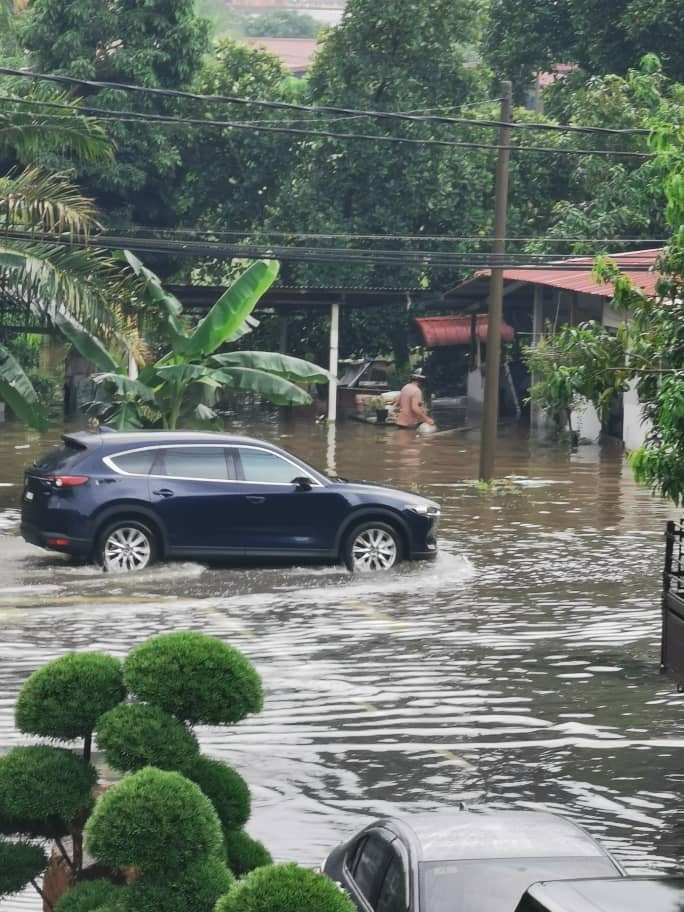 大都会2头:降雨量骤增万津地区闪电水灾情况严重