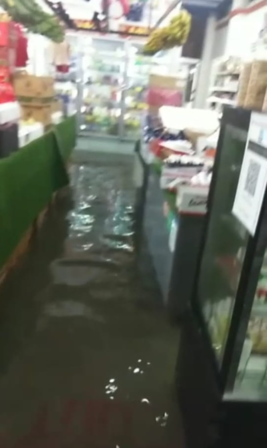 大都会2头:降雨量骤增万津地区闪电水灾情况严重