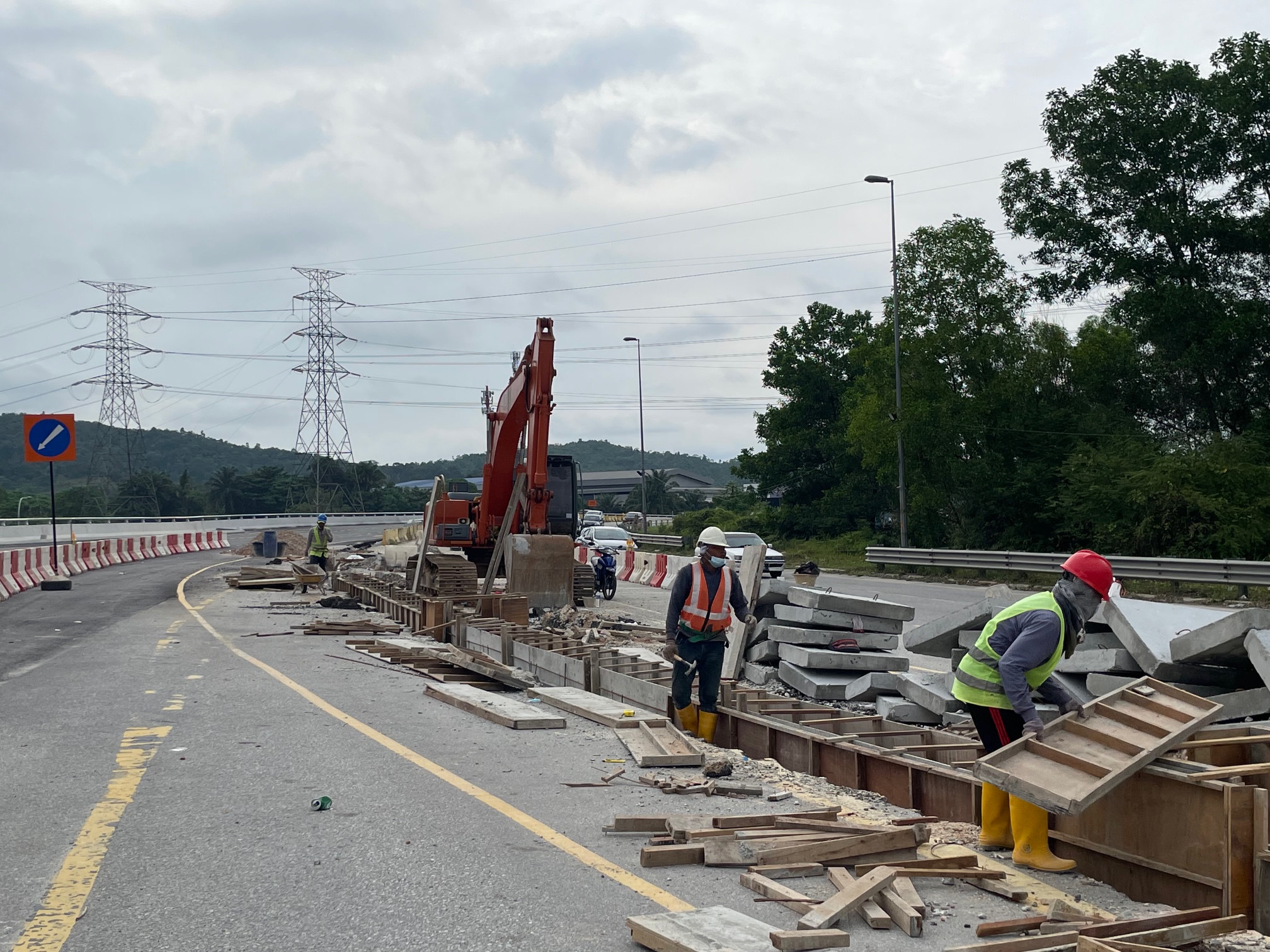 大都会/封面主文/耗资5087万BOP天桥通车/11图