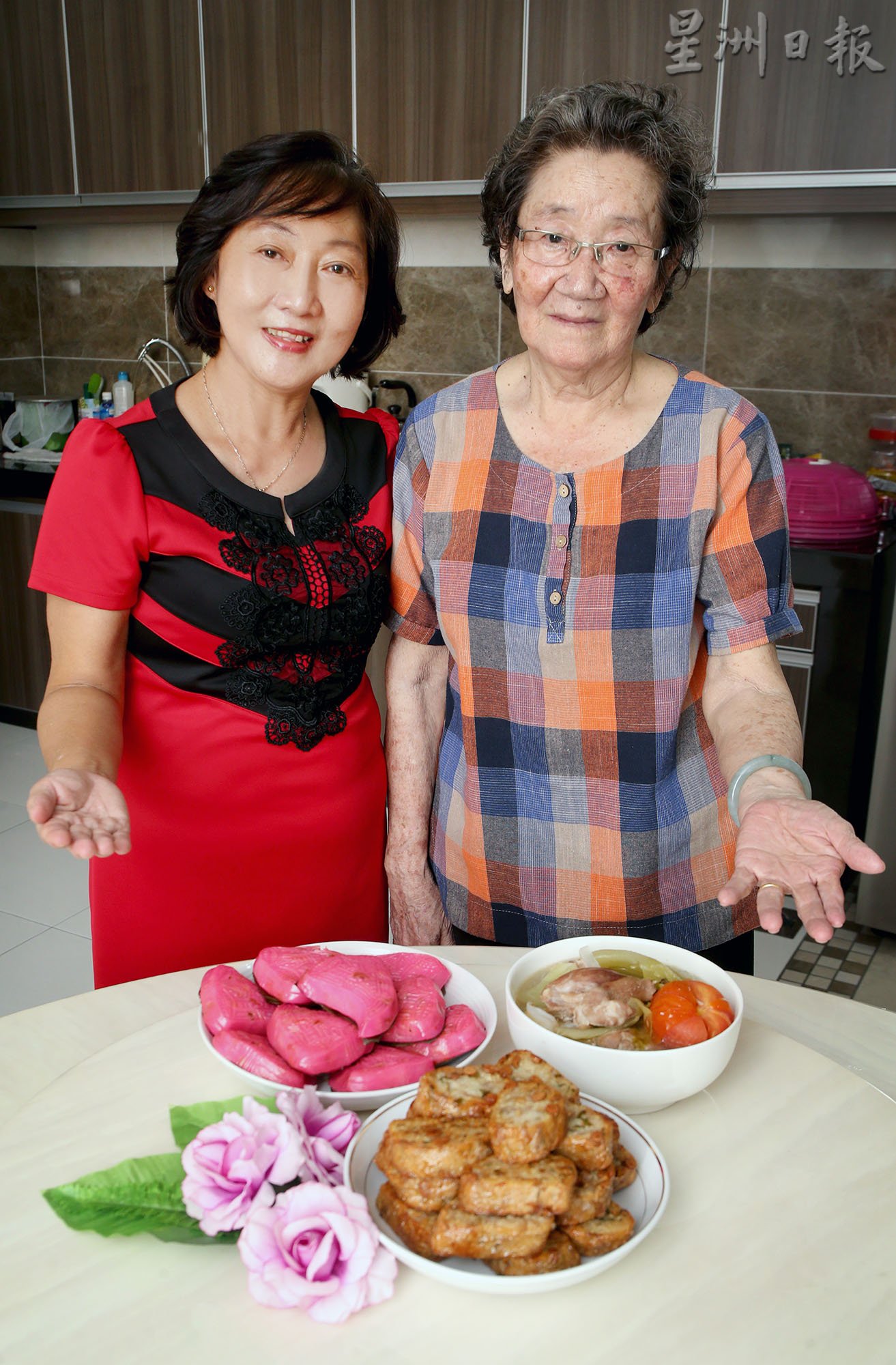大霹雳封底主文／【古早好味】／潮洲籍传统美食 光锵 饭桃粿 咸菜鸭