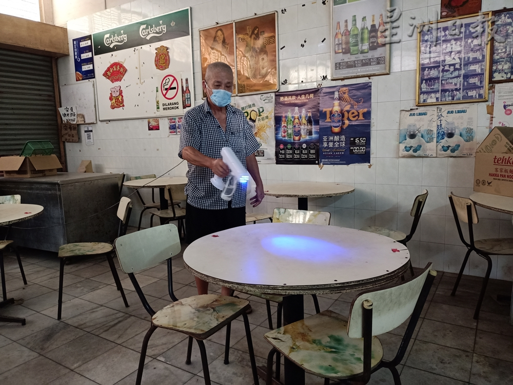 大霹雳封面主文/兵如港巴刹现确诊冠病 一个月内二关消毒
