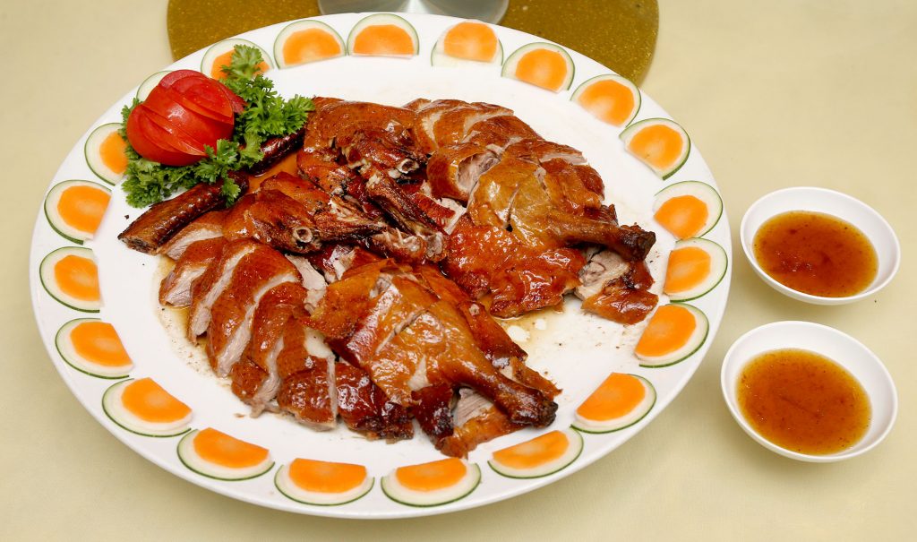 大霹雳封面主文/食材飙酒楼成本增 挑伦敦鸭黑毛猪酒席开销降两成