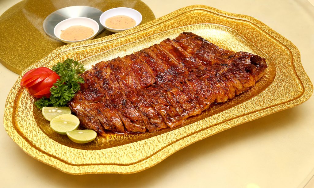 大霹雳封面主文/食材飙酒楼成本增 挑伦敦鸭黑毛猪酒席开销降两成