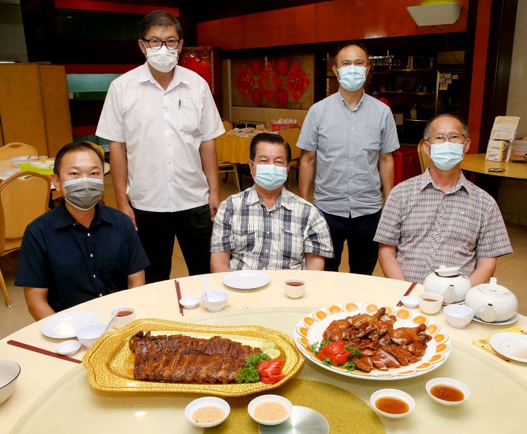 大霹雳封面主文/食材飙酒楼成本增 挑伦敦鸭黑毛猪酒席开销降两成