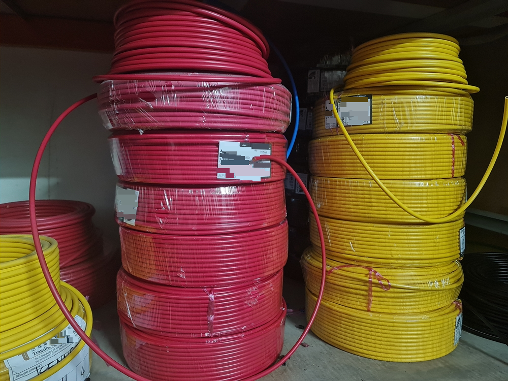 大霹雳时事焦点/业者分阶承包检讨价格求存 电线塑管铁板涨30至50%