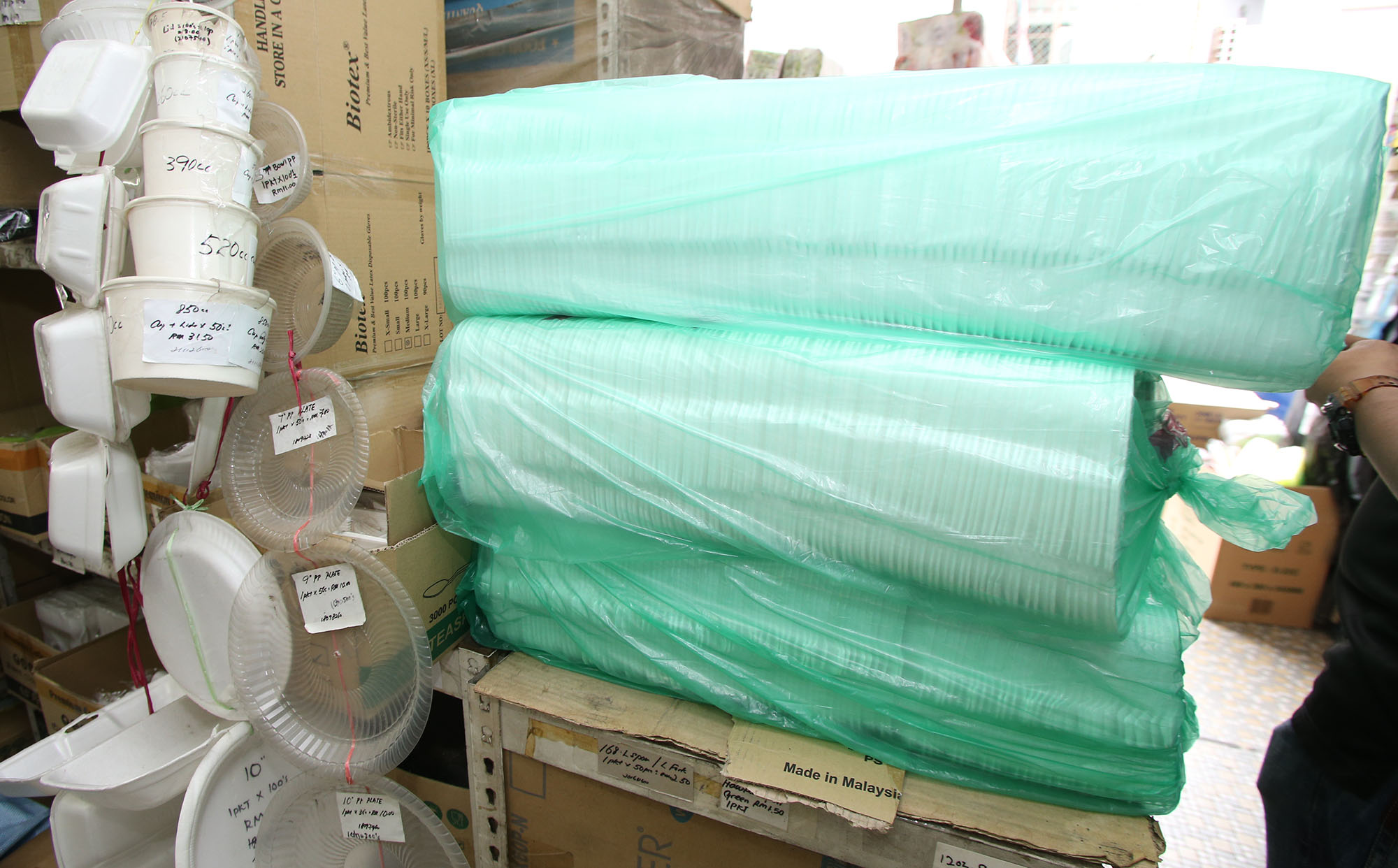 大霹雳时事焦点/原料缺货价格步步涨 食品袋子塑胶饭盒起10至20%