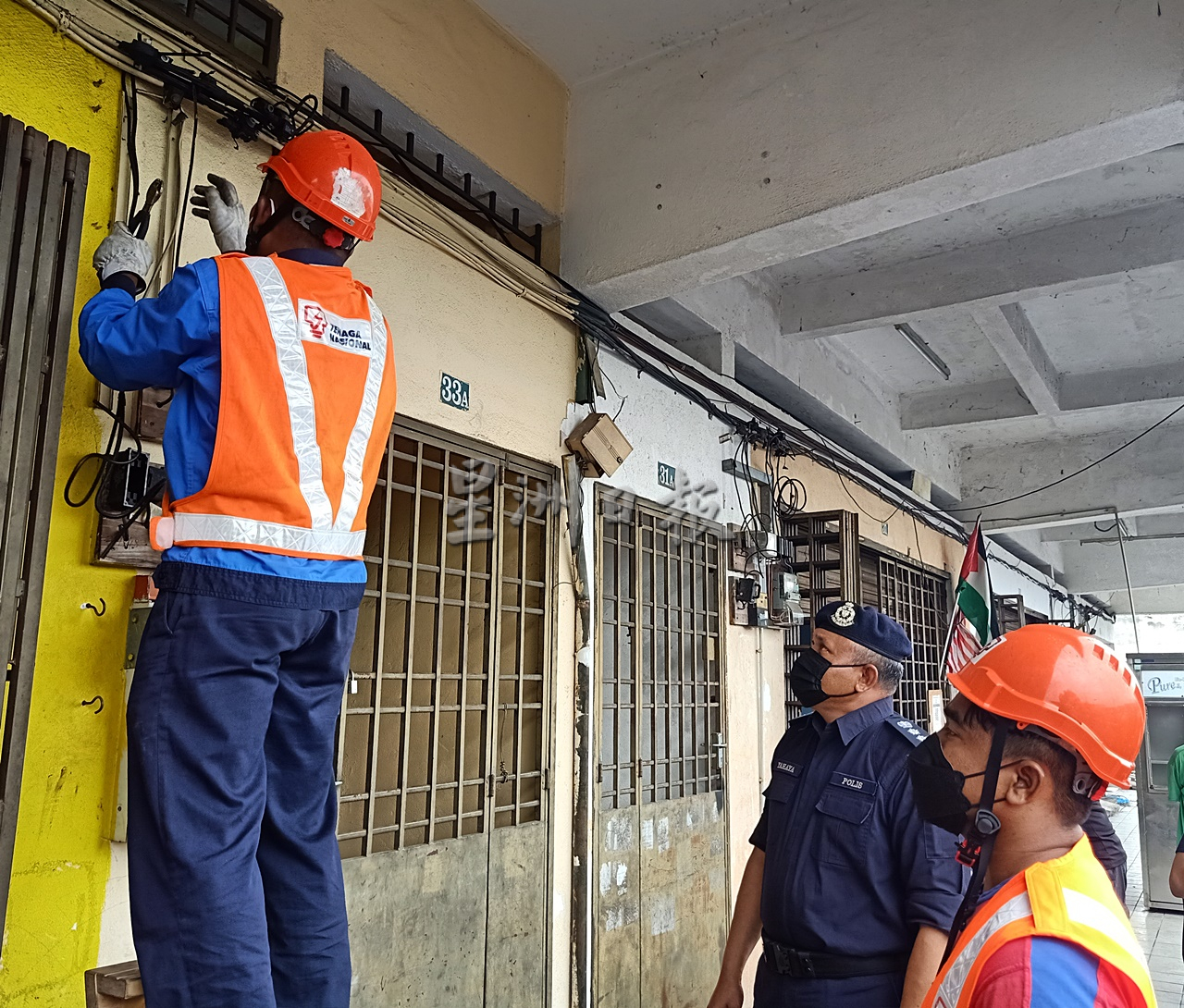大霹雳时事焦点/怡警取缔69间“挂羊头卖狗肉”店 涉线上赌博控59人