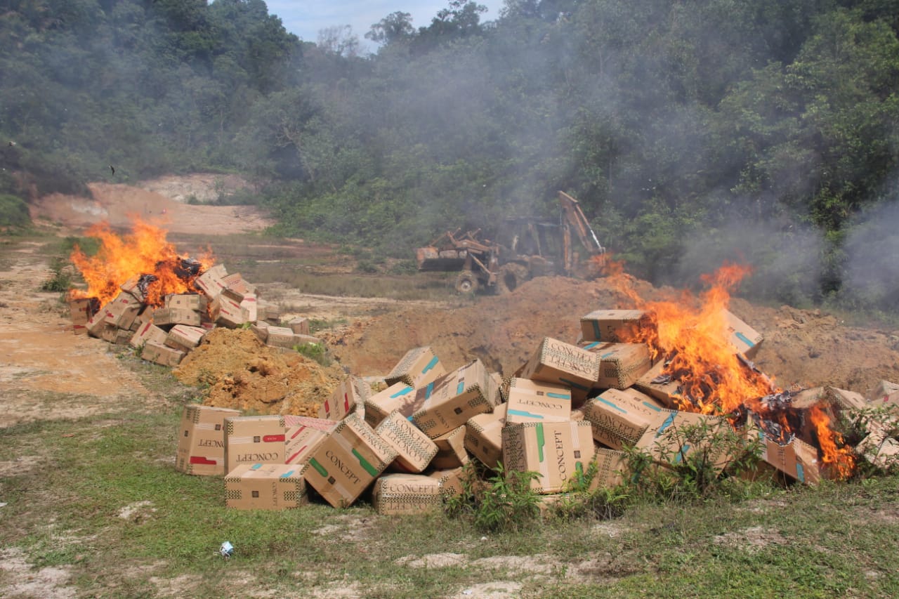 大霹雳时事焦点/打巴警方一把火 销毁150万令吉证物
