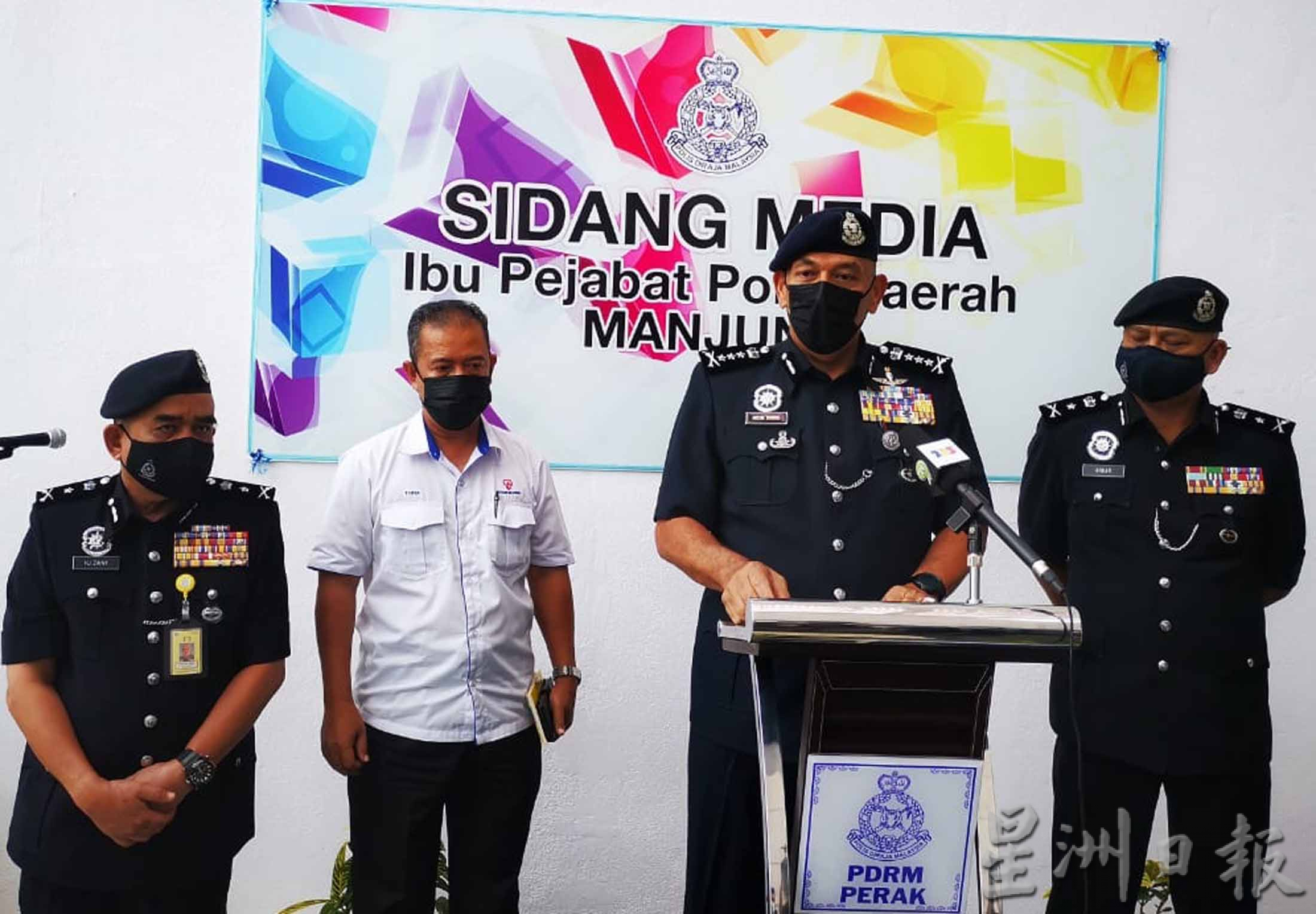 大霹雳时事焦点/霹警到曼绒取缔非法“挖矿” 起获1720台值350万挖矿机