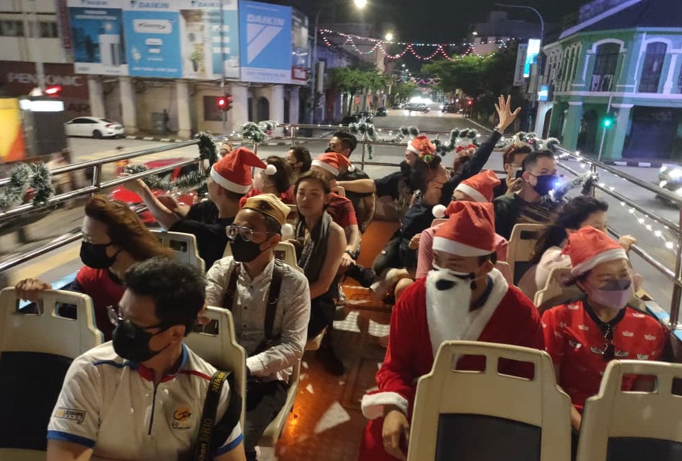 大霹雳时事焦点/驾跑车畅游霹雳 登HOHO巴士夜游怡保庆圣诞