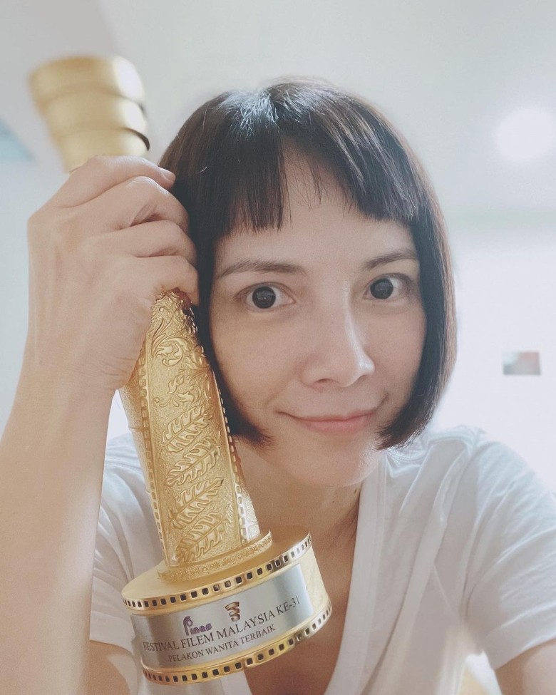 大马电影节影后奖座到手 李心洁与《夕雾花园》团队分享荣耀