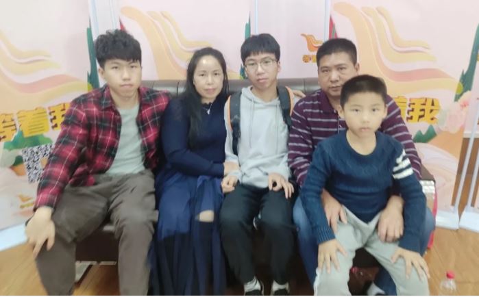 天下事 电影《亲爱的》原型案大团圆结局   被拐童认出人贩助破案