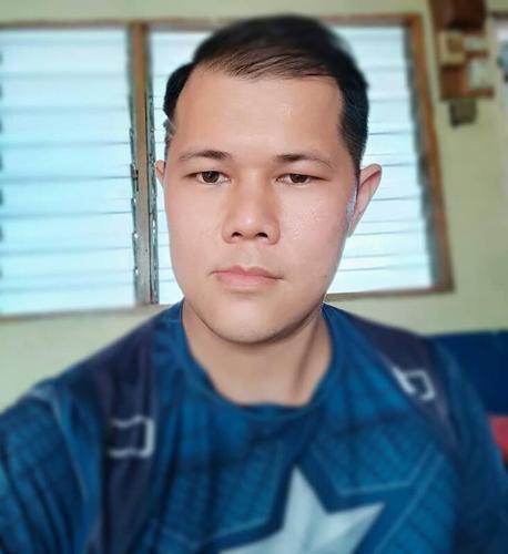 夫2年没回家见孩子 妻子哭求“大家别再抢票了”