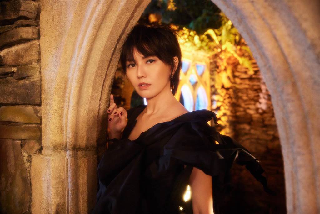 孙燕姿新歌纪录疫情　绝美冻龄样让网惊艳