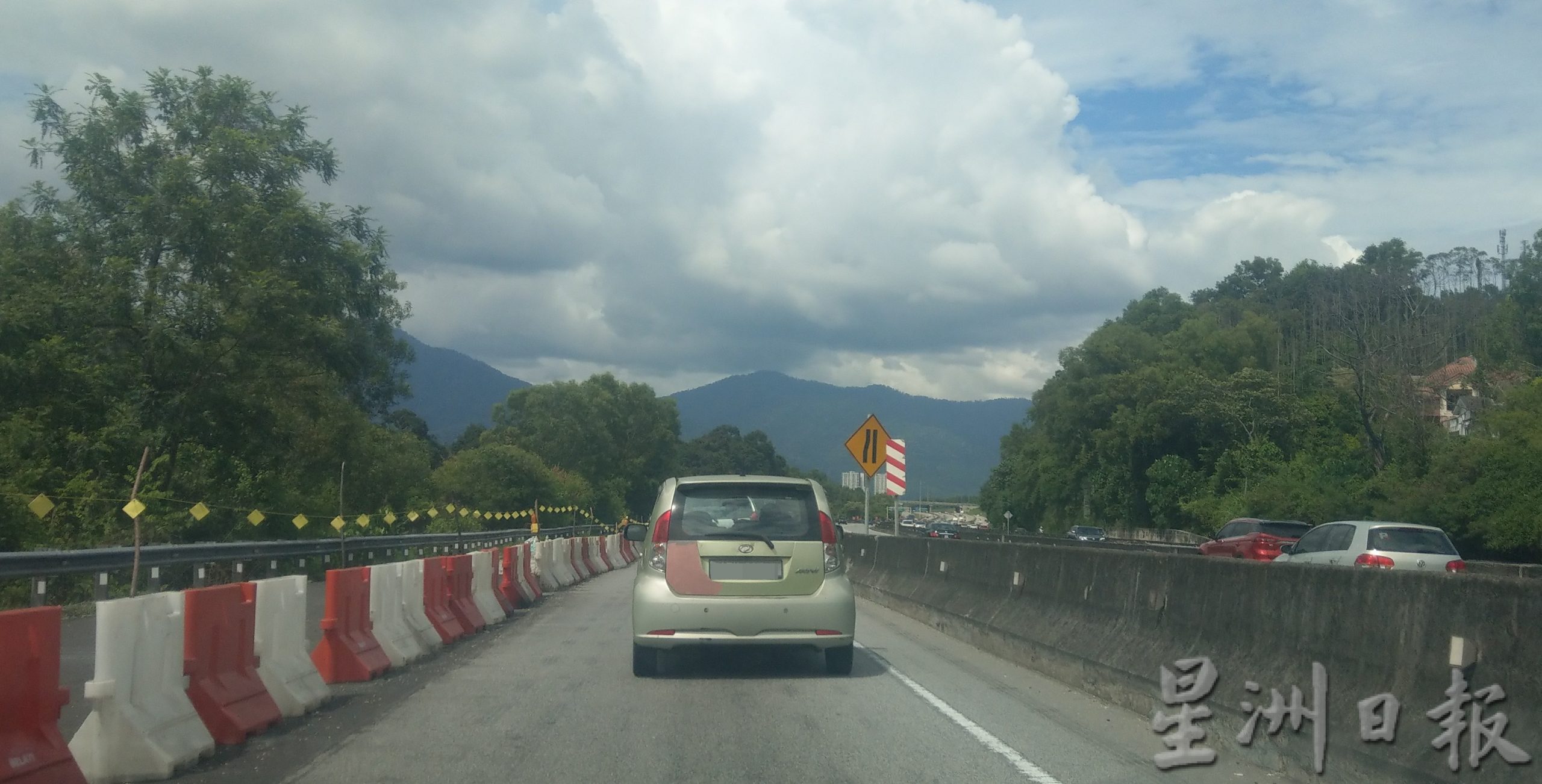 安邦-九洞路路崩关1车道 工程局：立即维修作为短期方案