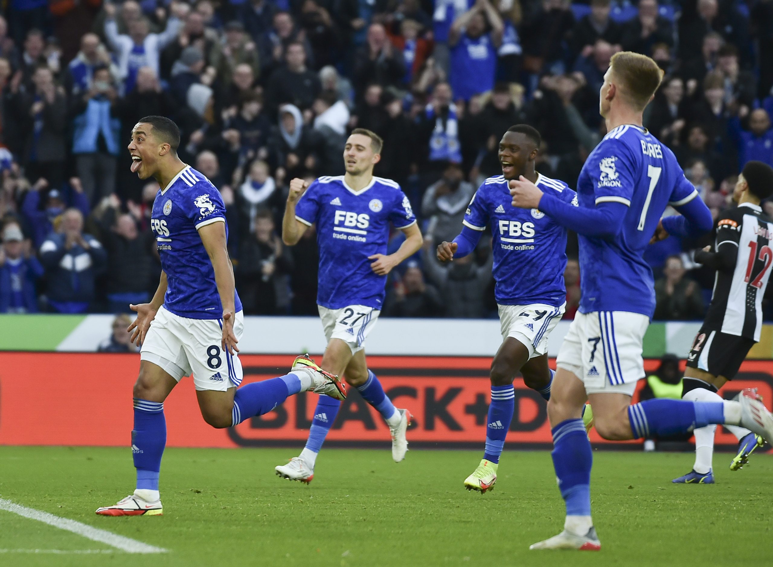 客场苦喝闷酒  （西罕）前三渐行渐远