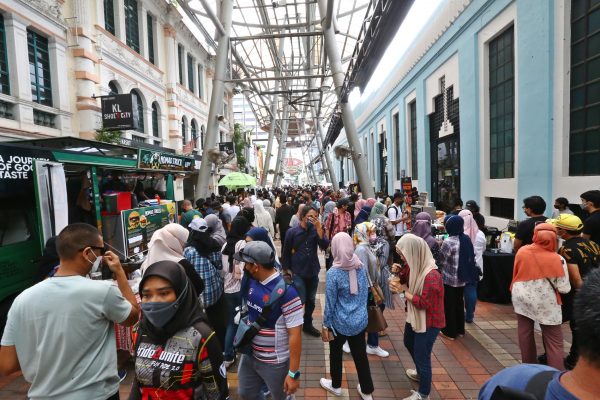 封面-大都会/中央艺术坊的人潮/12图