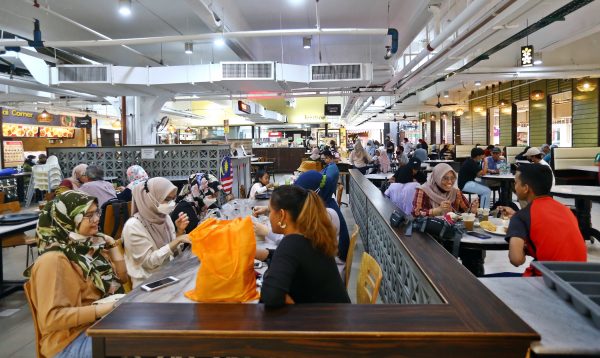 封面-大都会/中央艺术坊的人潮/12图