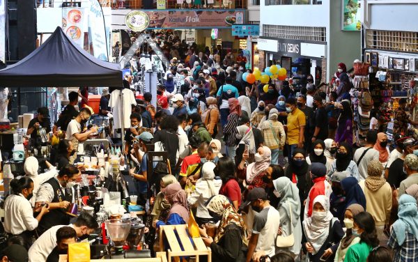 封面-大都会/中央艺术坊的人潮/12图