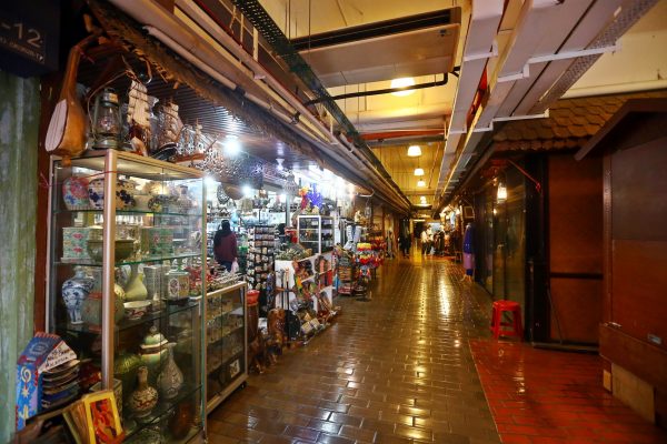 封面-大都会/中央艺术坊的人潮/12图