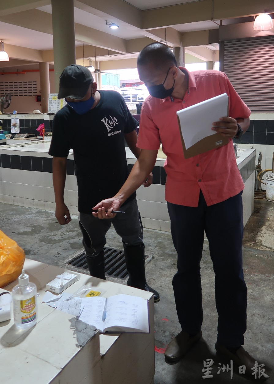 **已签发(请置头条)**柔︰第三版次头:业者员工每周检测,昔巴刹新制防疫