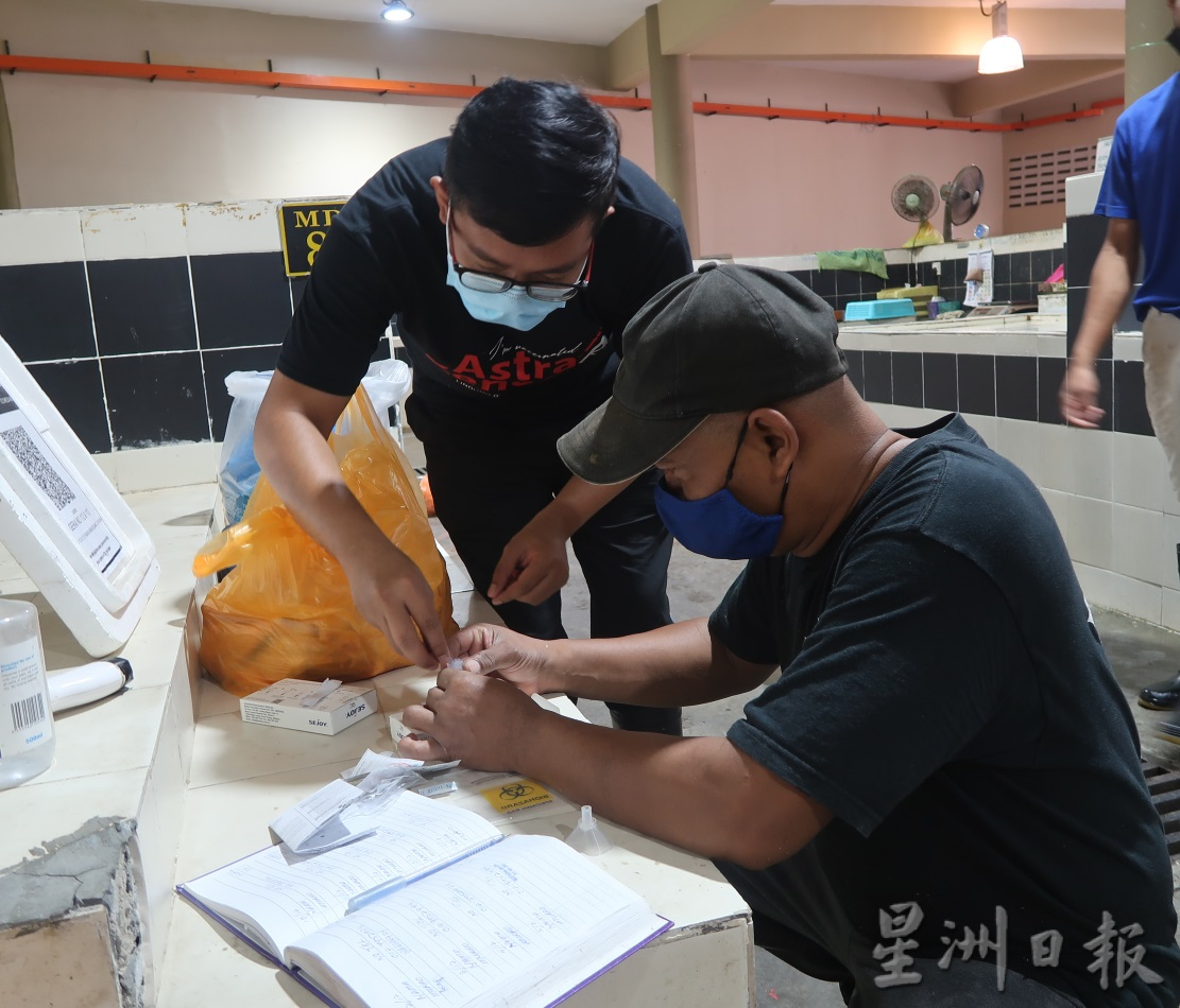 **已签发(请置头条)**柔︰第三版次头:业者员工每周检测,昔巴刹新制防疫