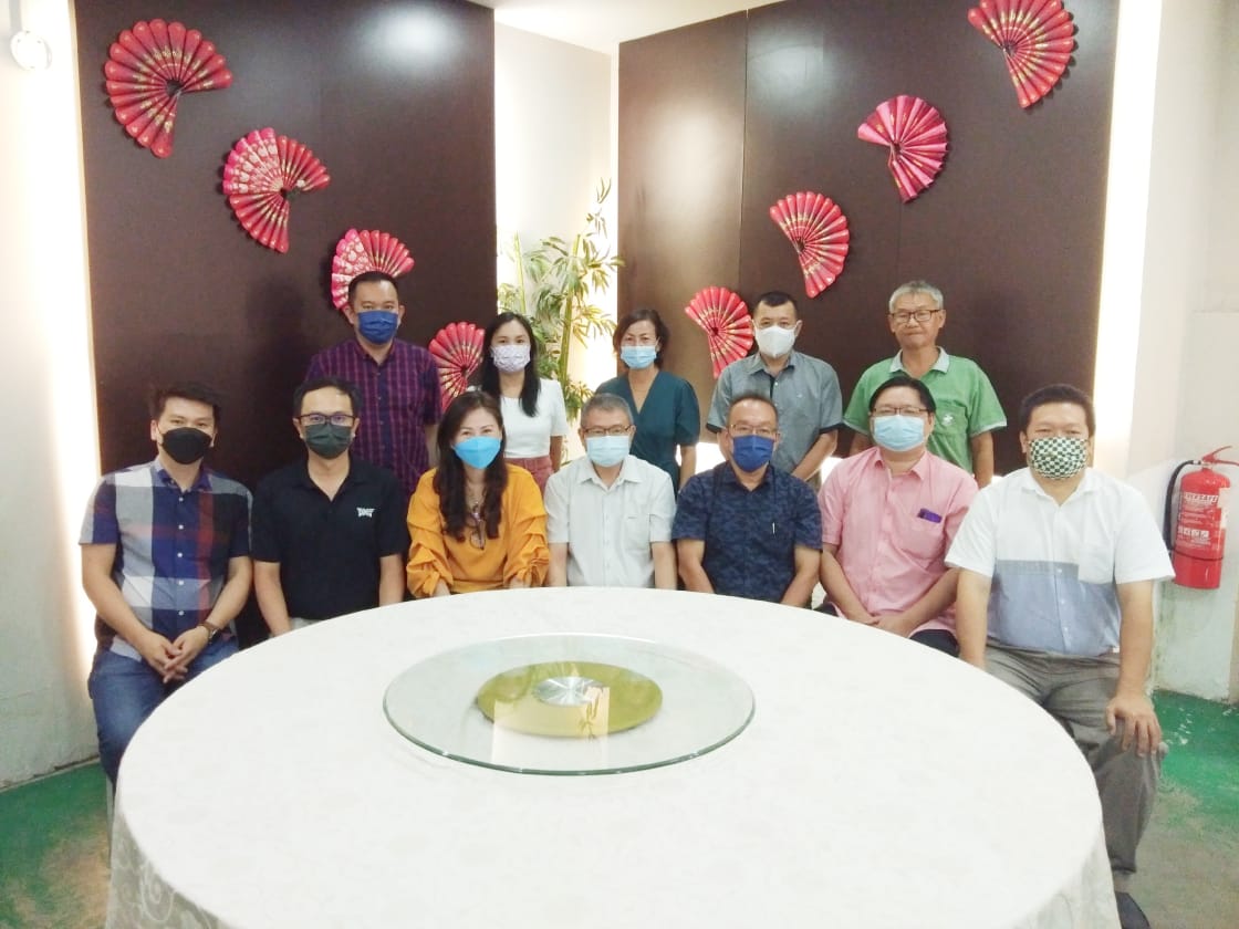 **已签发(请置头条)**柔:头条之一:亦吁同业勿售不法酒类,柔酒商公会冀卖酒条例放宽