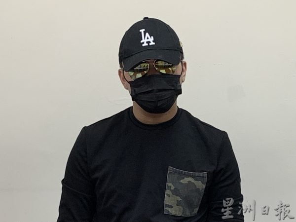 **已签发(请置头条)**柔:封面:主文:网络设陷阱甚至翻旧账再敲诈,大耳窿无所不用其极只为钱